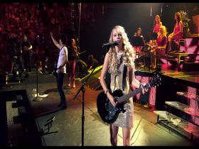 Taylor Swift Should've Said No (with Jonas Brothers) (from The 3D Concert Experience, Live 2009) (BD)
